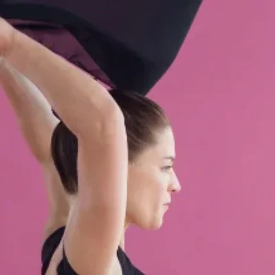 Primo piano di Anna P., ballerina danza contemporanea, che lavora con Carola Sicheri